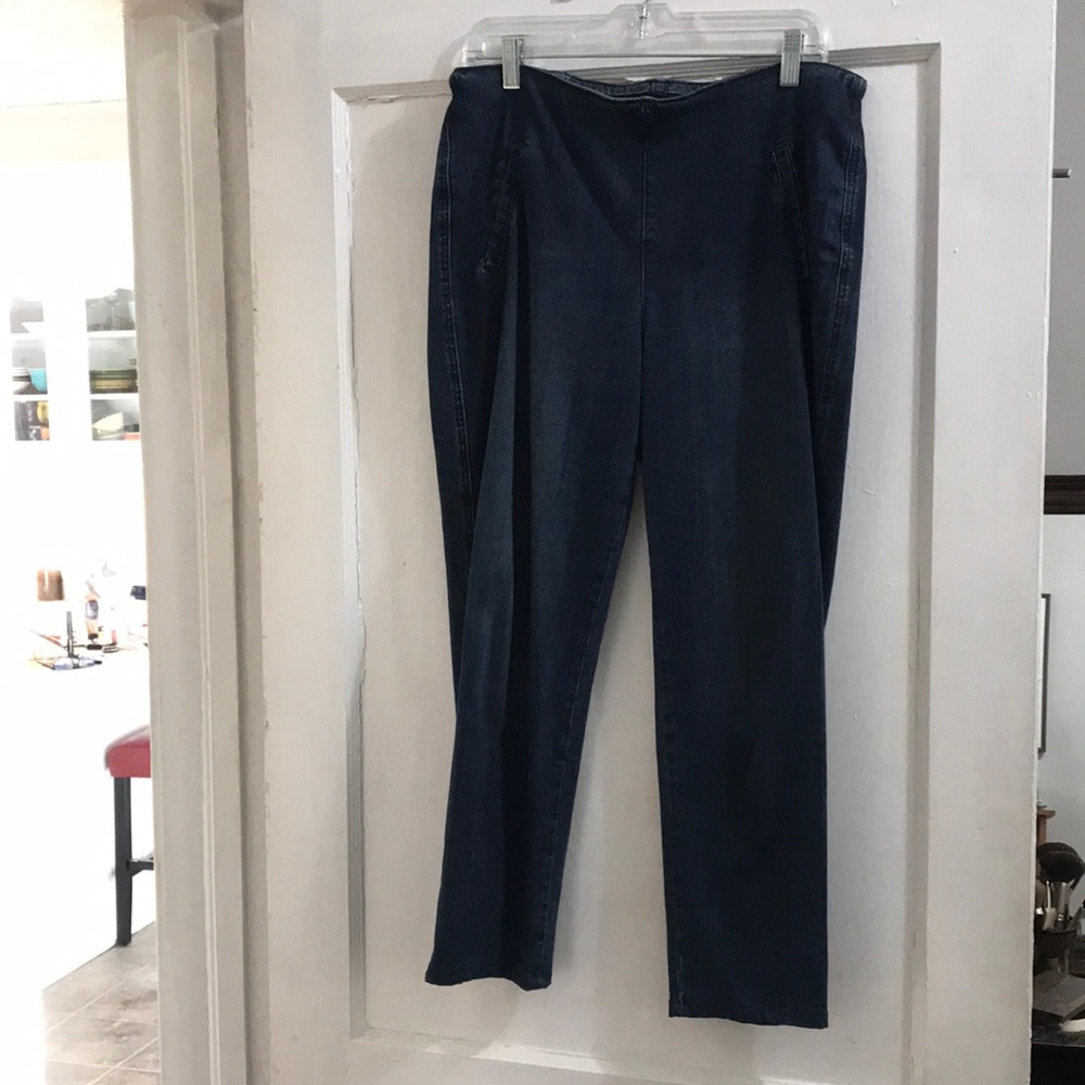 Slimming Juliet jeans by Chico’s, size 1.5, which is a 10. Rarely worn.